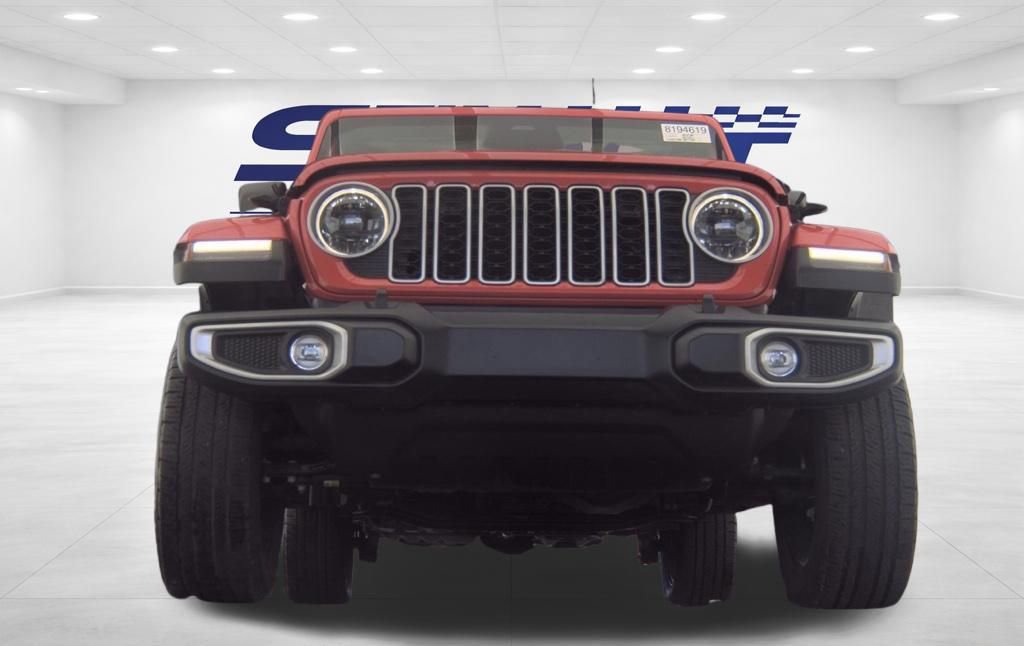 Used 2025 Jeep Wrangler Unlimited Sahara image 3