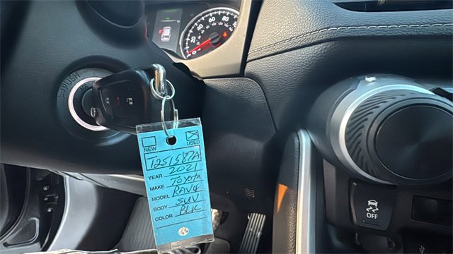 Used 2021 Toyota RAV4 LE image 14