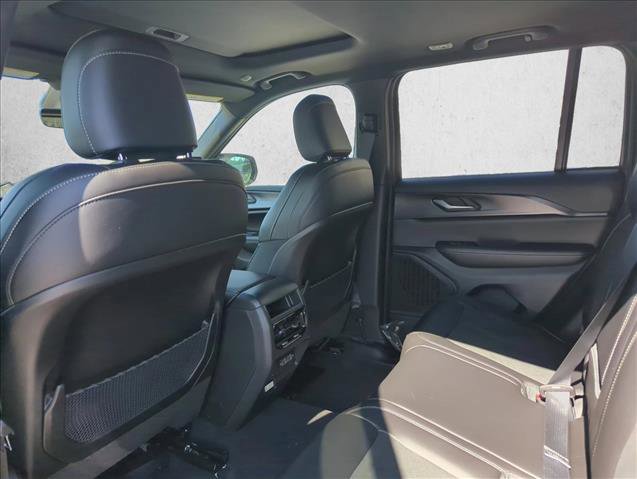 New 2025 Jeep Grand Cherokee Altitude image 14