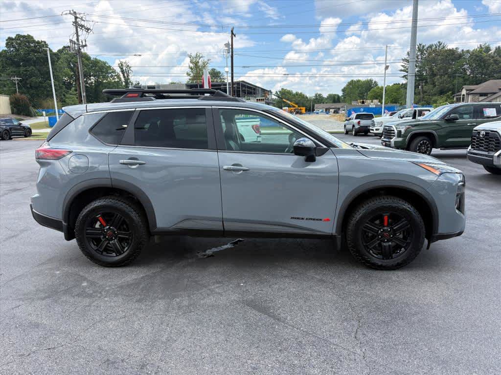 Used 2025 Nissan Rogue SV AWD/4WD image 2