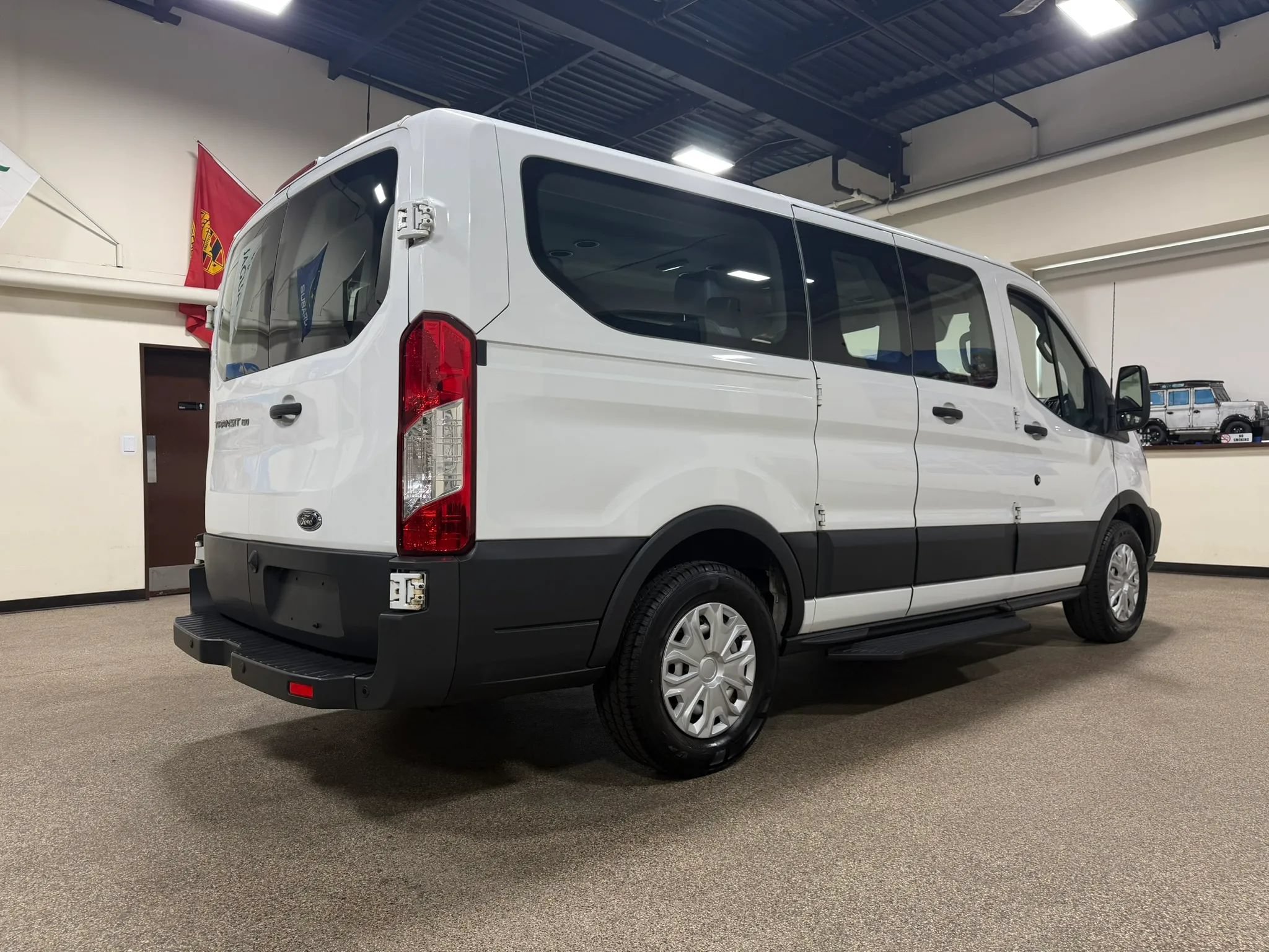Used 2018 Ford Transit 150 XL RWD image 5