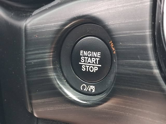 Used 2019 Jeep Grand Cherokee Laredo AWD/4WD image 26