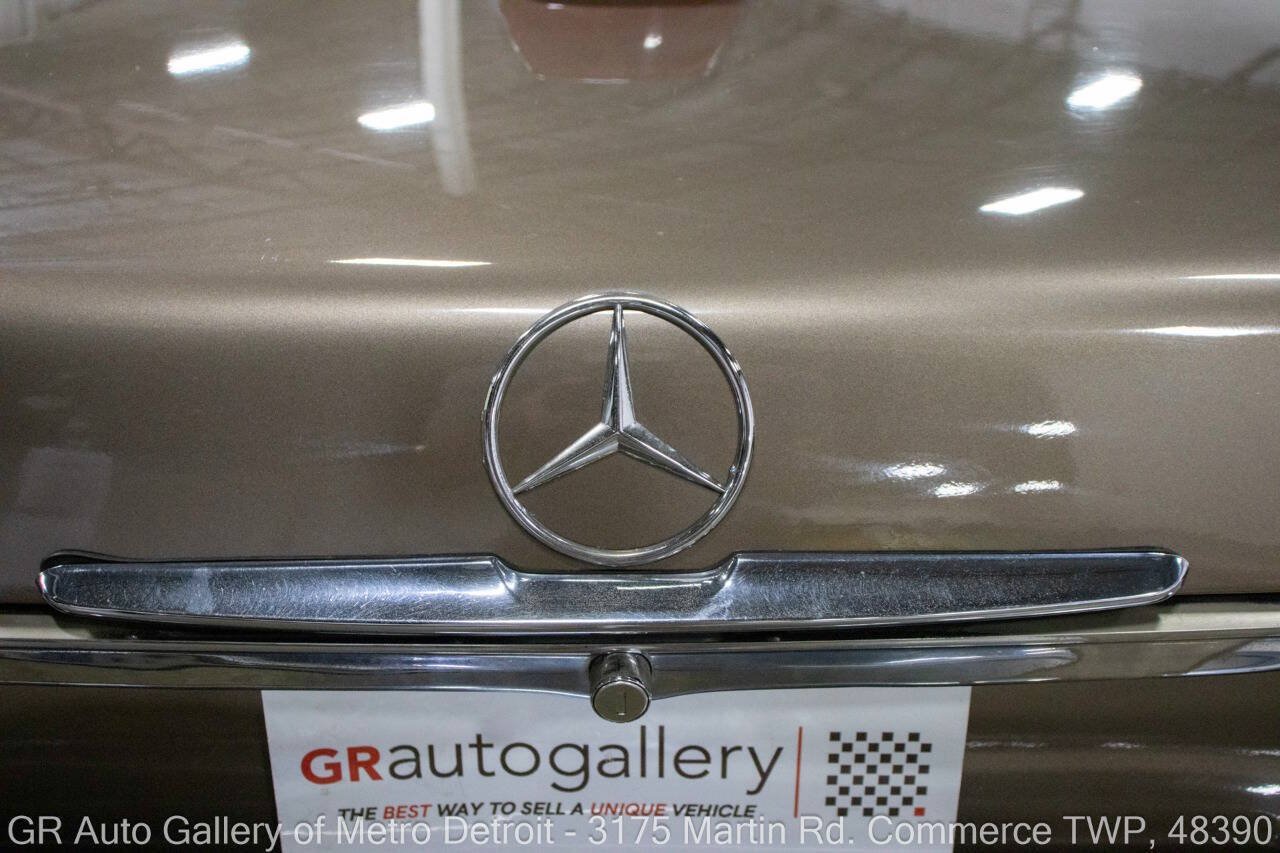 Used 1987 Mercedes-Benz 560 SL image 33