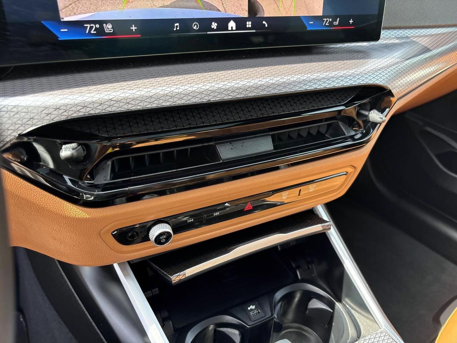 Used 2025 BMW 330i xDrive Sedan AWD/4WD image 22