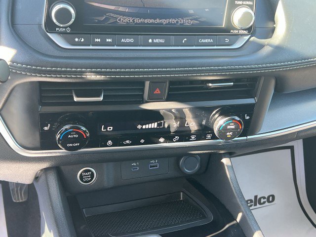Used 2023 Nissan Rogue SV w/ SV Premium B Package image 17