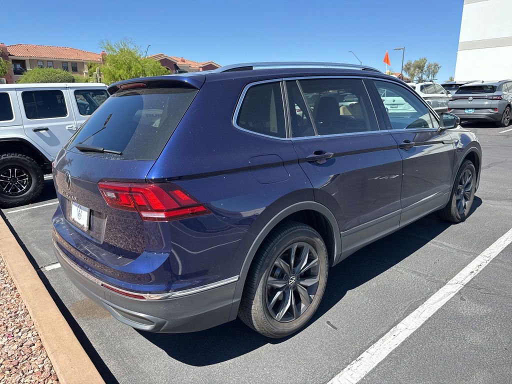 Certified 2023 Volkswagen Tiguan SE w/ Panoramic Sunroof Package image 3
