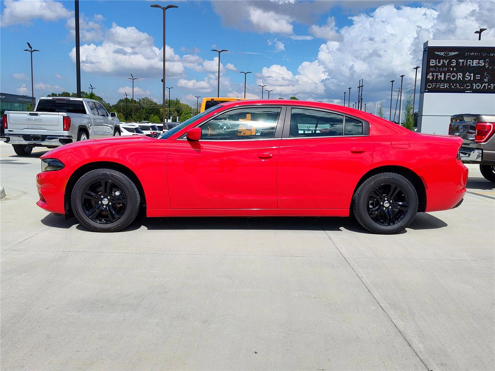 Used 2022 Dodge Charger SXT image 3