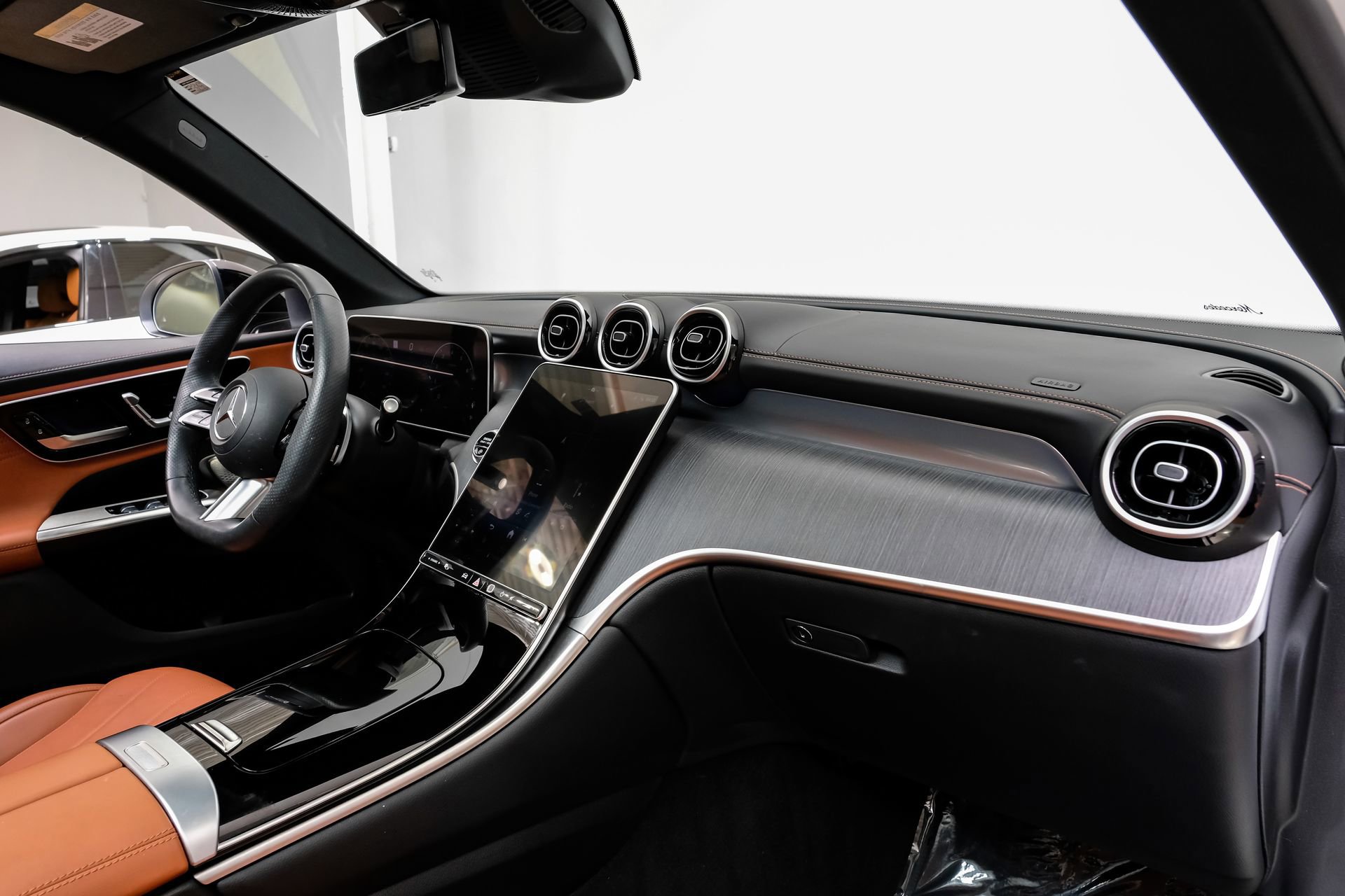 Used 2024 Mercedes-Benz GLC 300 4MATIC image 17