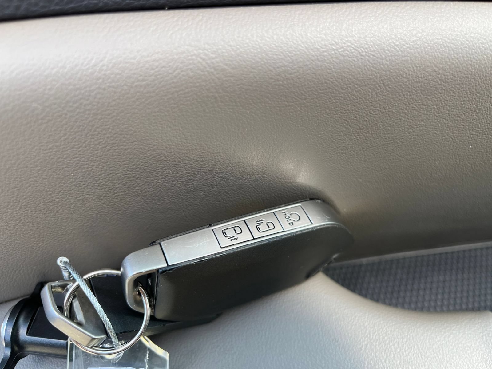 Used 2026 Kia Carnival FWD image 27