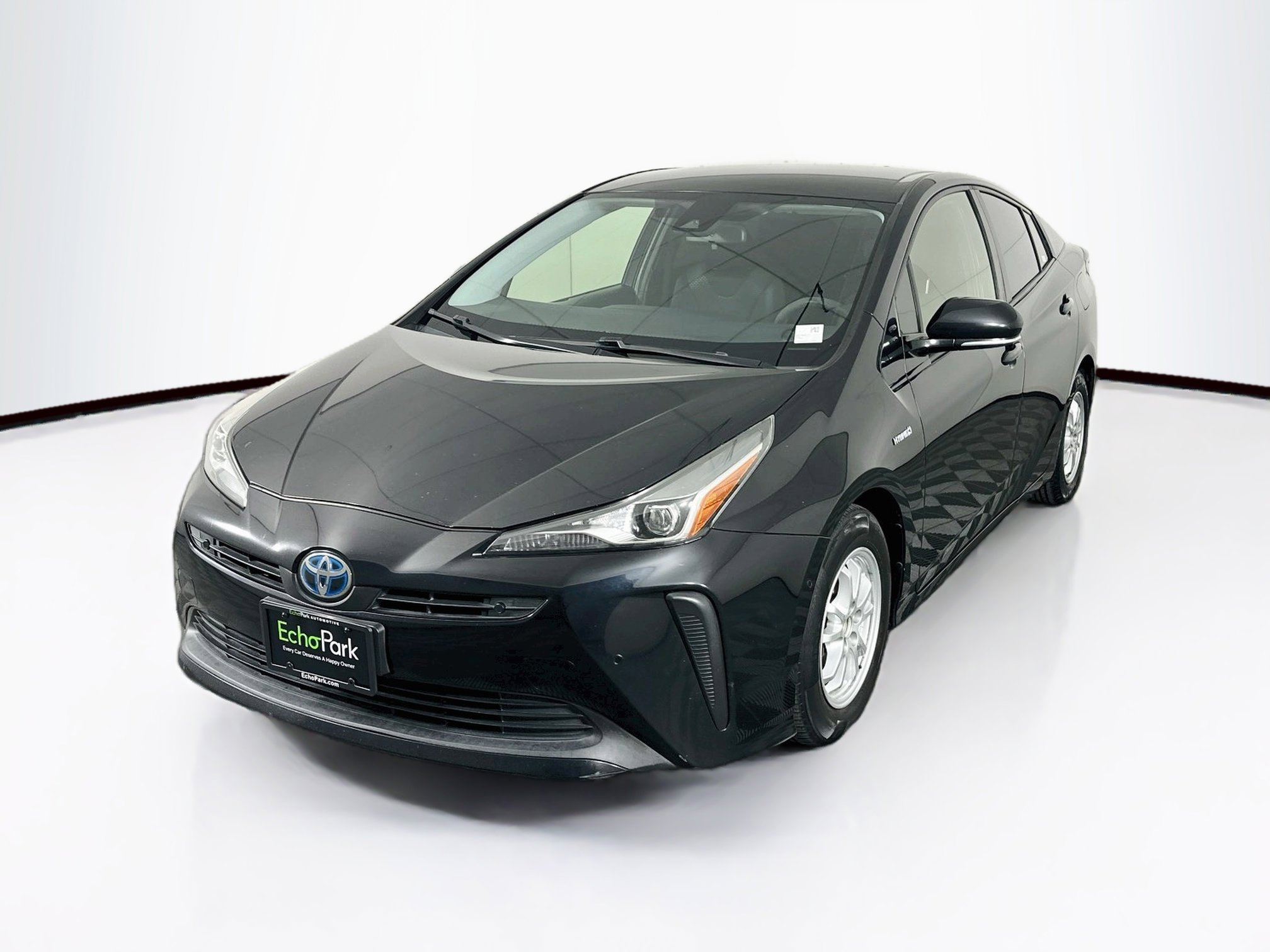 Used 2020 Toyota Prius LE FWD image 3