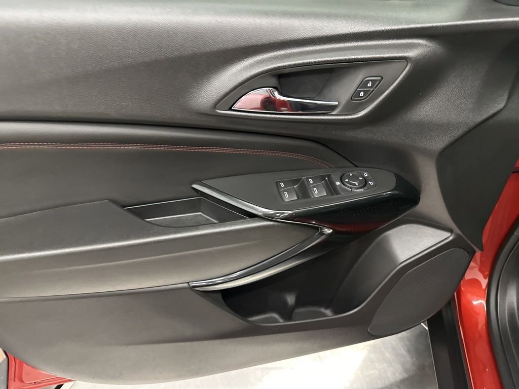 Used 2024 Chevrolet Trax RS w/ Sunroof Package image 12