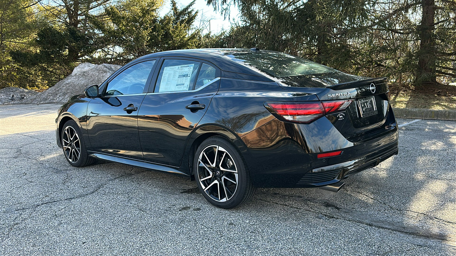 New 2025 Nissan Sentra SR w/ SR Premium Package FWD image 5