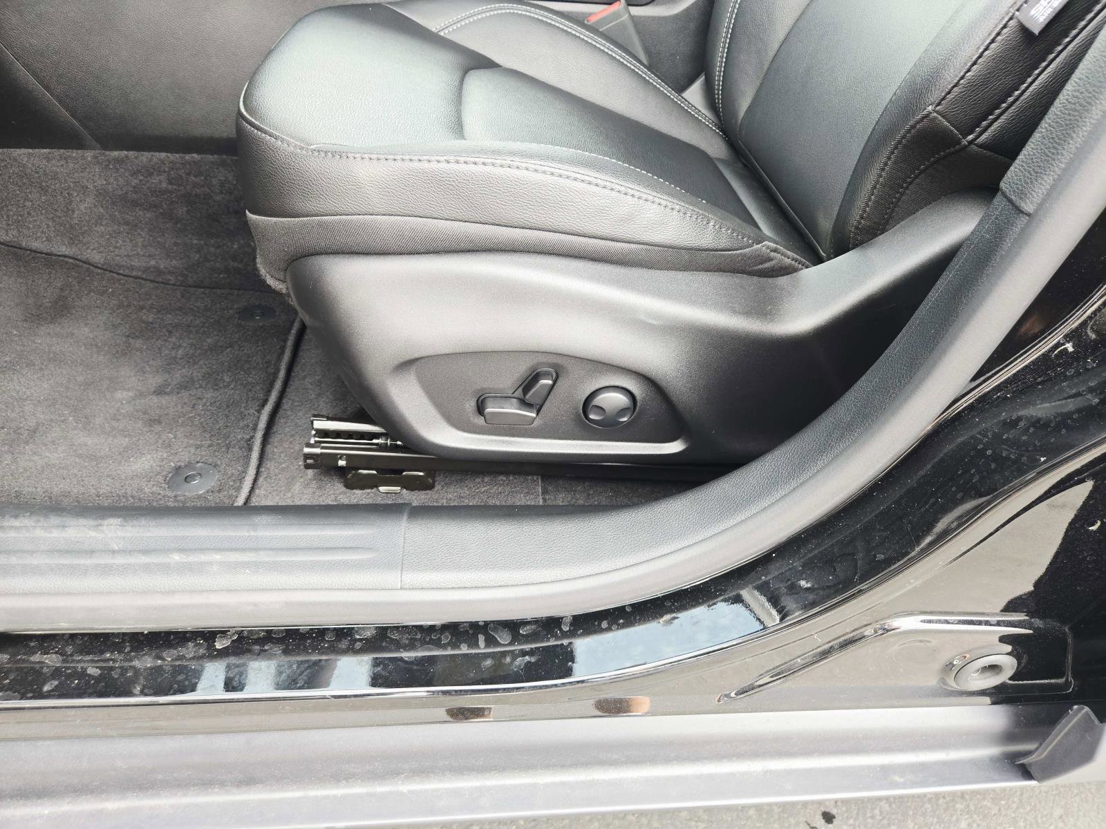 Used 2025 Jeep Compass Limited image 35