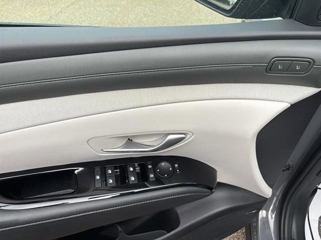 Used 2025 Hyundai Tucson Limited image 14