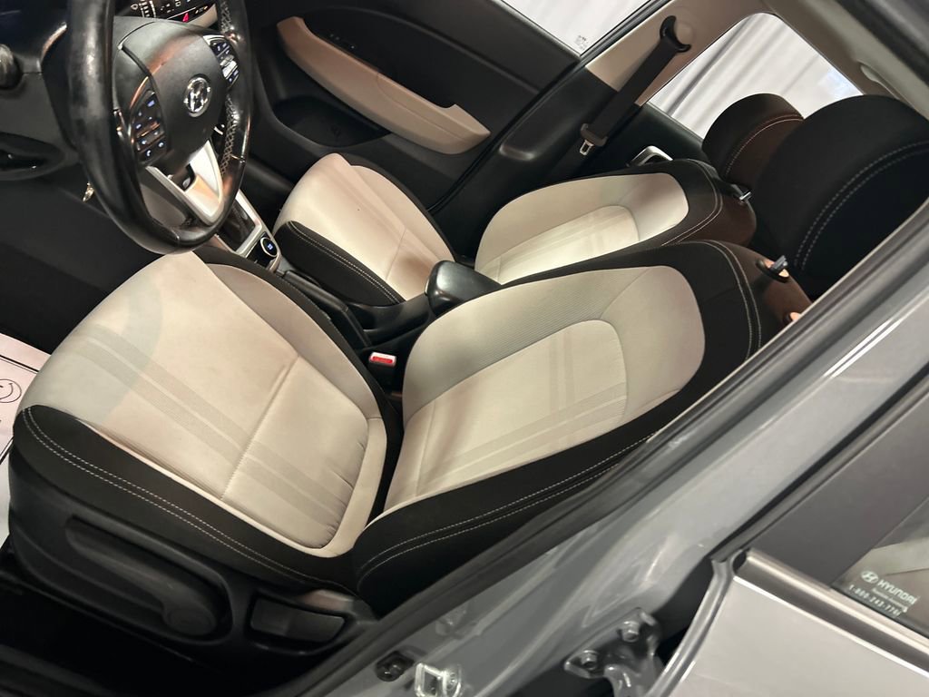 Used 2022 Hyundai Venue SEL FWD image 10