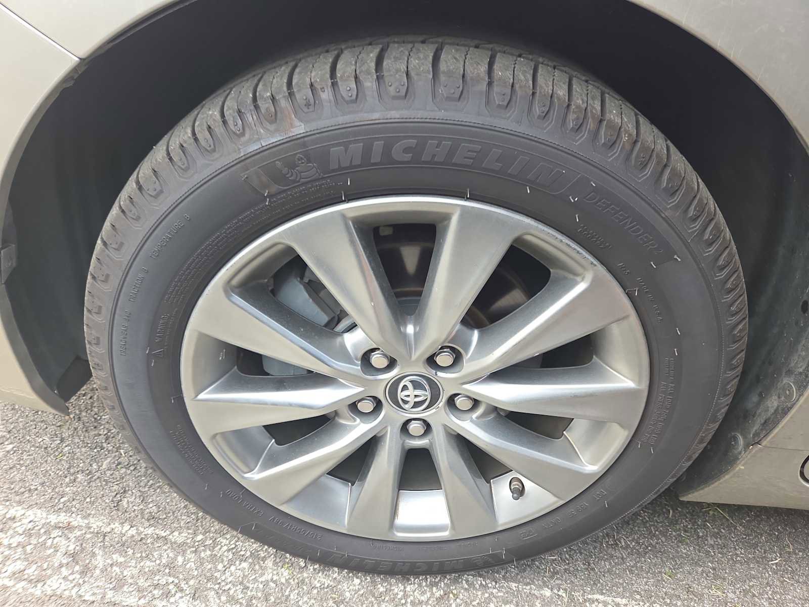 Used 2017 Toyota Camry XLE image 9