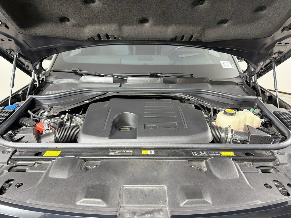 Certified 2025 Land Rover Range Rover SE AWD/4WD image 32