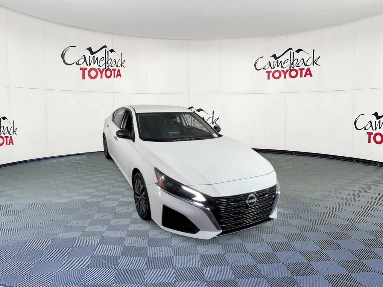 Used 2025 Nissan Altima 2.5 SV FWD image 4