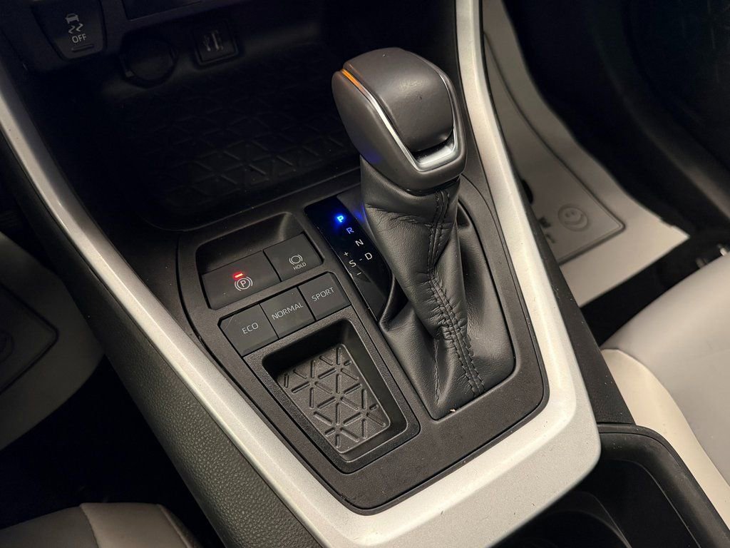 Used 2023 Toyota RAV4 XLE Premium image 16