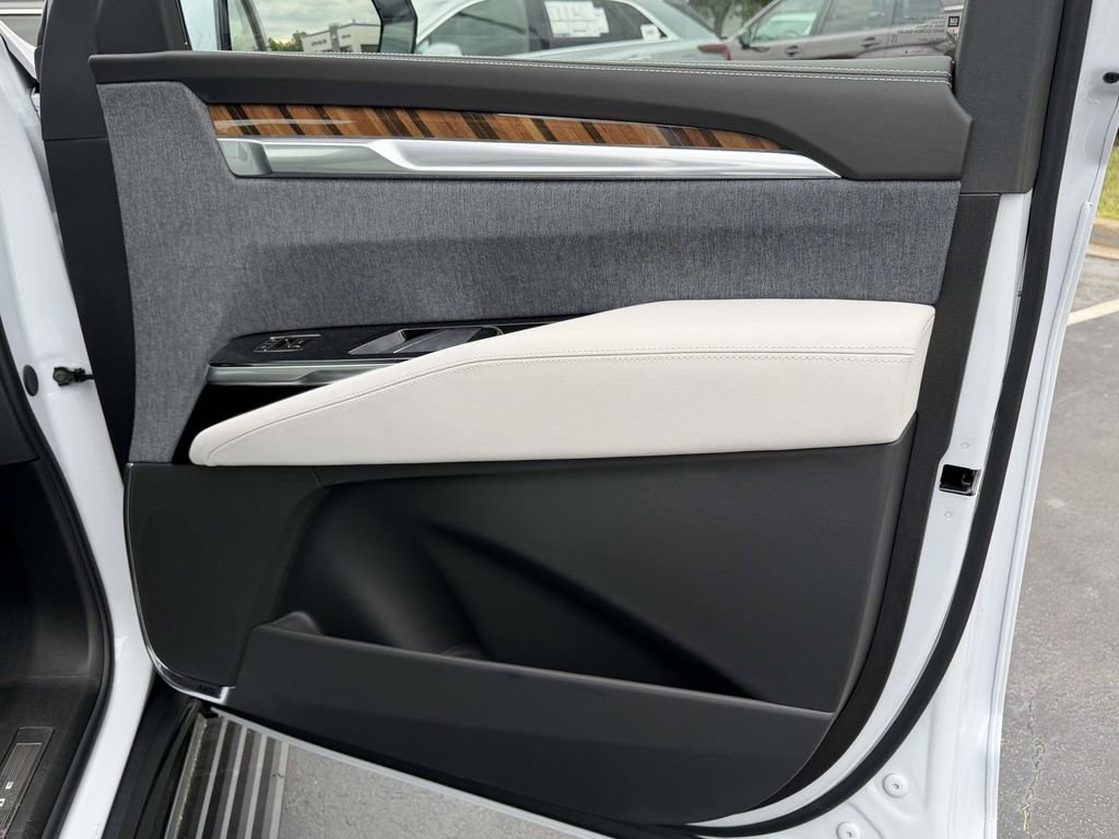 Certified 2026 Cadillac Escalade Platinum Luxury w/ LPO, Radiant Package AWD/4WD image 10