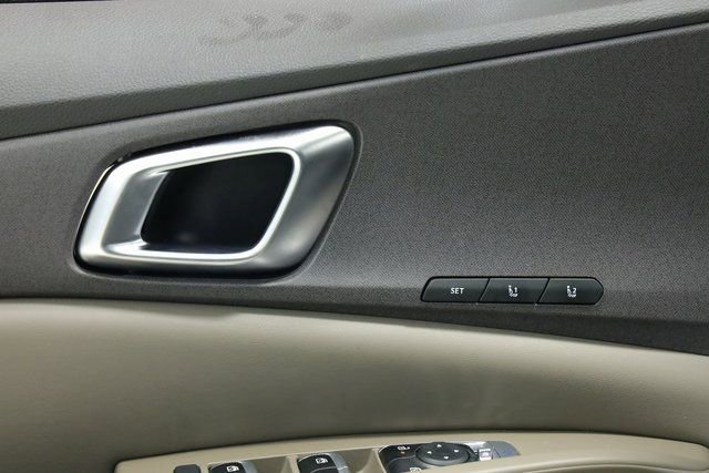 Used 2025 Kia Carnival SX image 30