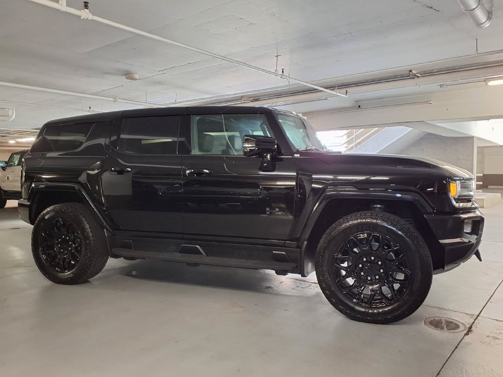 New 2026 GMC Hummer EV SUV w/ LPO, Dark Essentials Package AWD/4WD image 4