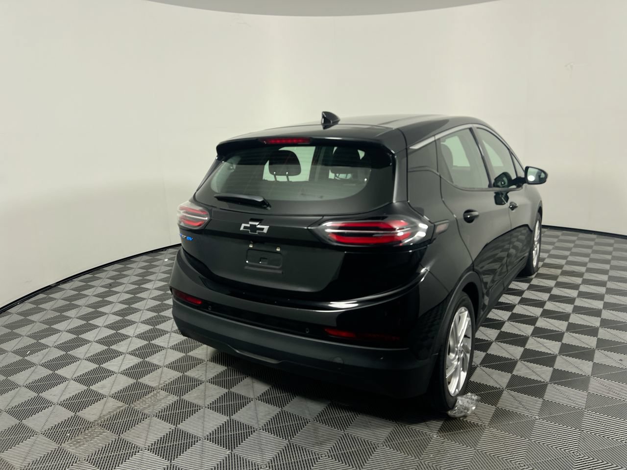 Used 2023 Chevrolet Bolt LT w/ Driver Confidence Package FWD image 3