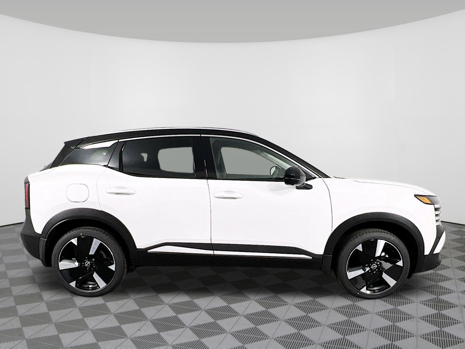 New 2025 Nissan Kicks SR w/ Illumination Package AWD/4WD image 30