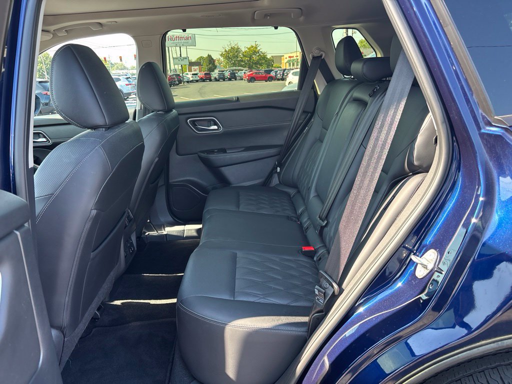 Used 2024 Nissan Rogue Platinum w/ Platinum Premium Package AWD/4WD image 29