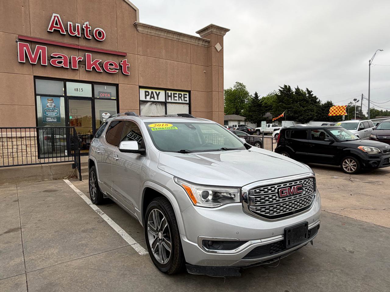 Used 2018 GMC Acadia Denali w/ Technology Package FWD image 3
