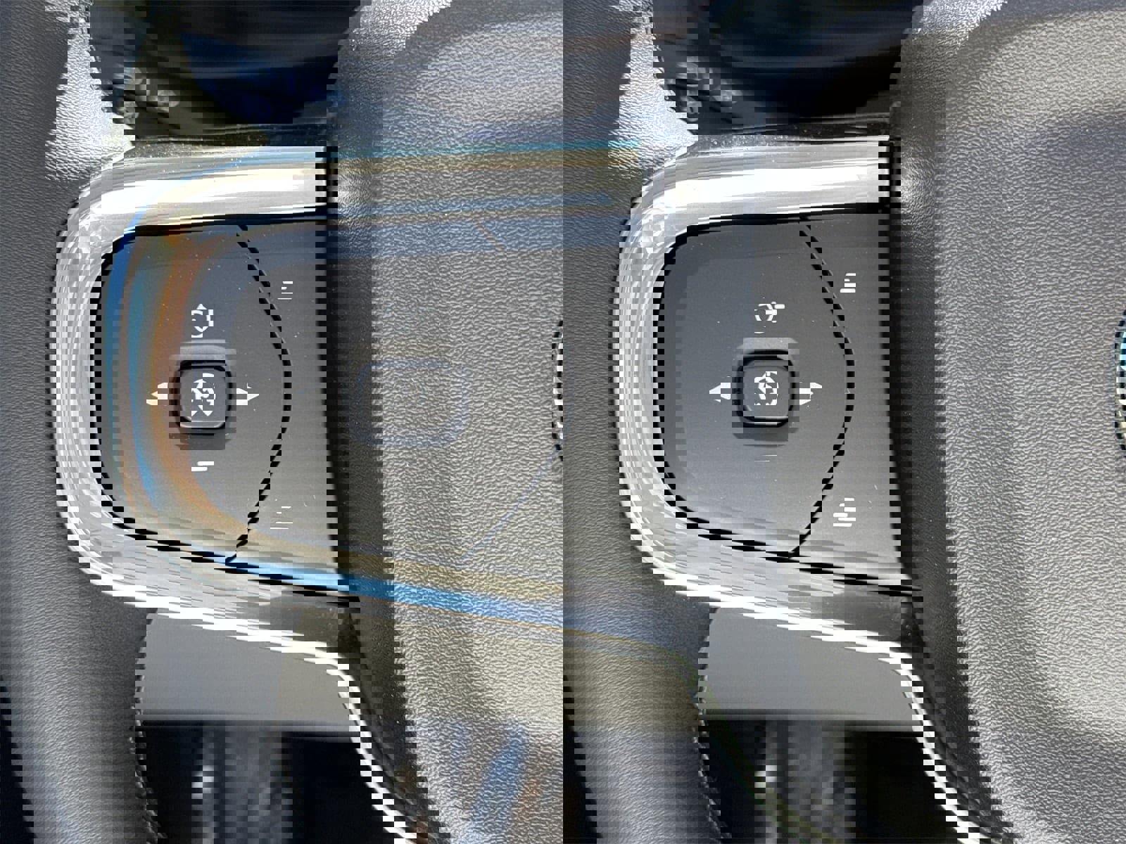 New 2026 Volvo XC40 B5 Plus w/ Protection Package Premier image 21