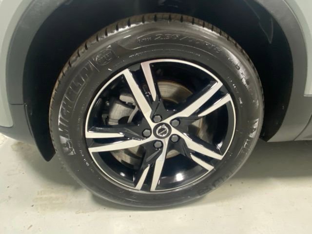 Certified 2025 Volvo XC40 B5 Core image 5