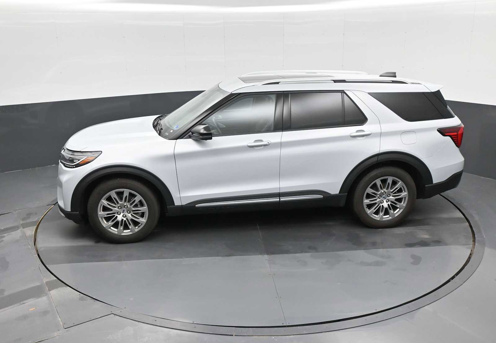 Used 2025 Ford Explorer Platinum image 24