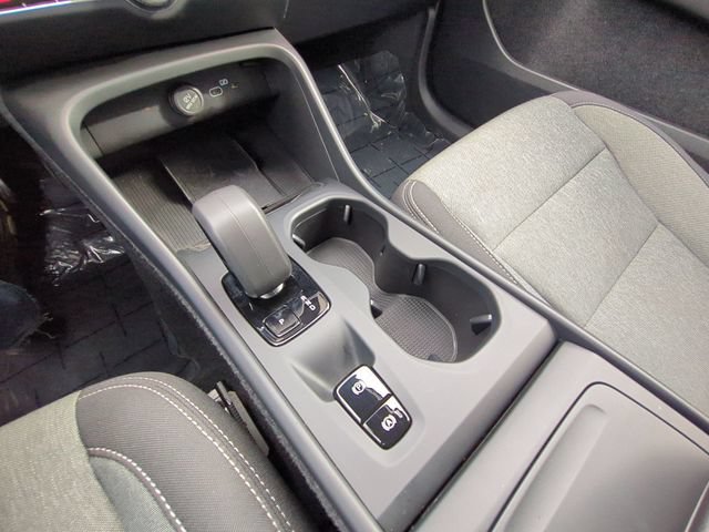 Used 2024 Volvo XC40 B5 Core AWD/4WD image 24