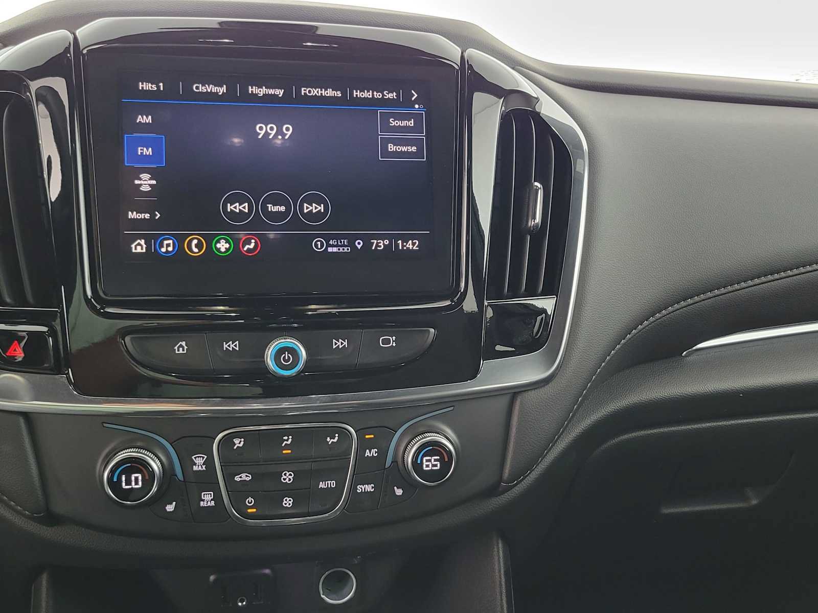 Used 2023 Chevrolet Traverse LT FWD image 31