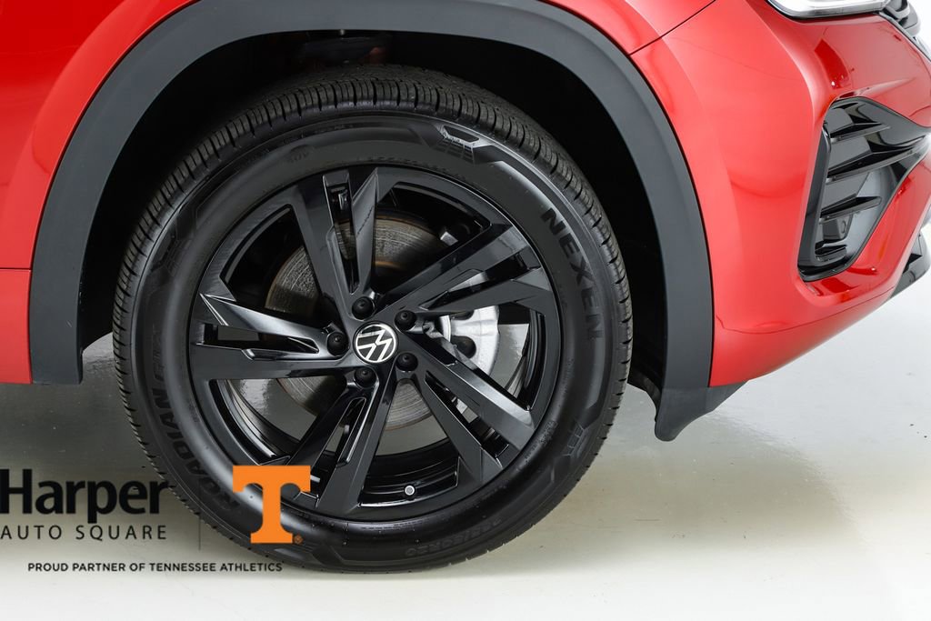 Used 2025 Volkswagen Atlas Cross Sport SEL R-Line image 14