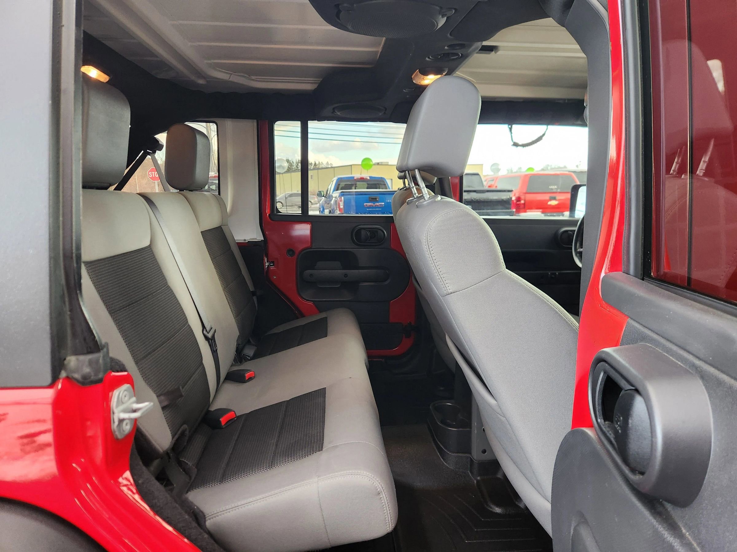 Used 2010 Jeep Wrangler Unlimited Rubicon w/ Trailer Tow Group image 39