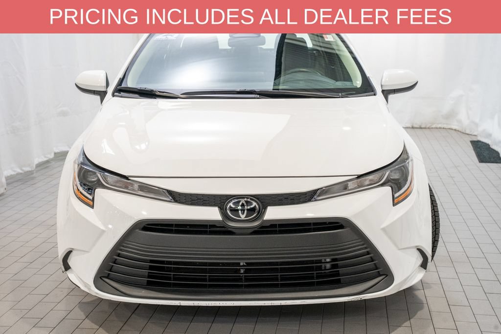 Used 2025 Toyota Corolla LE FWD image 2