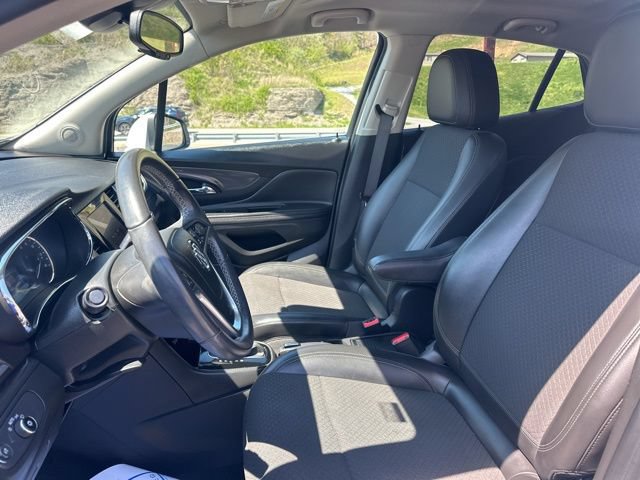 Used 2021 Buick Encore Preferred AWD/4WD image 19