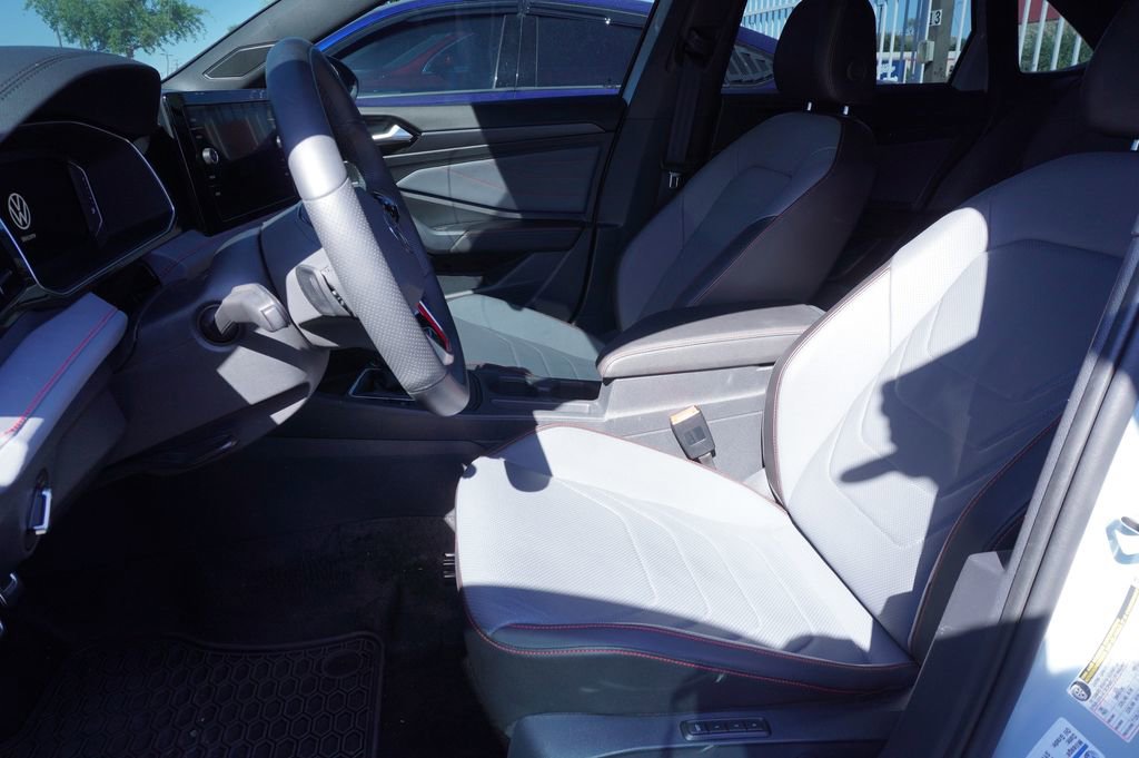 Used 2025 Volkswagen Jetta GLI Autobahn image 9