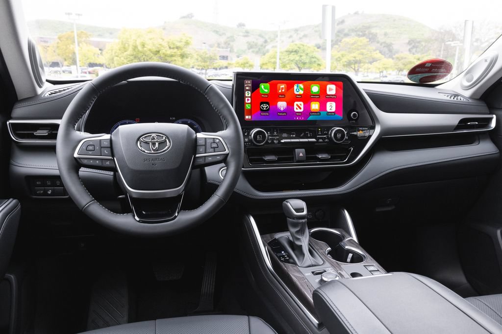 New 2026 Toyota Highlander Platinum AWD/4WD image 14