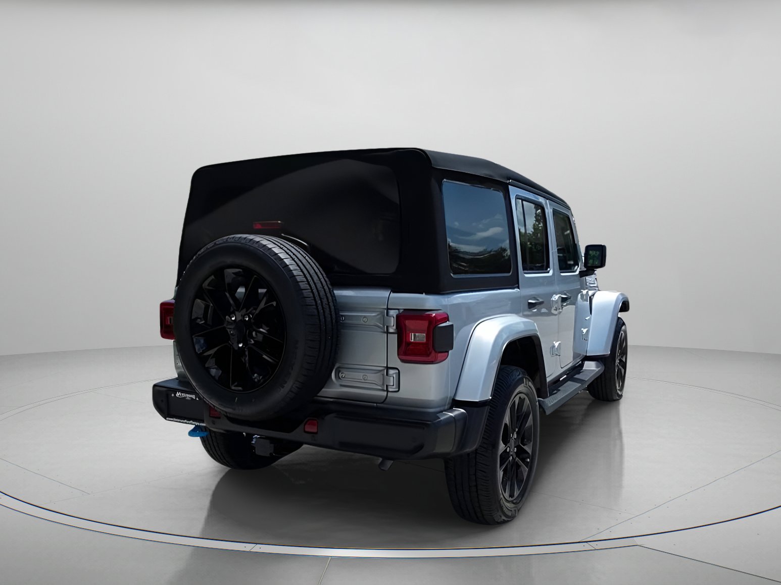 Used 2024 Jeep Wrangler Sahara w/ Technology Group image 28