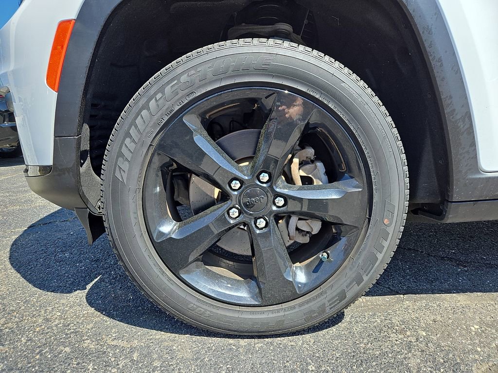 Used 2023 Jeep Grand Cherokee L Laredo AWD/4WD image 8