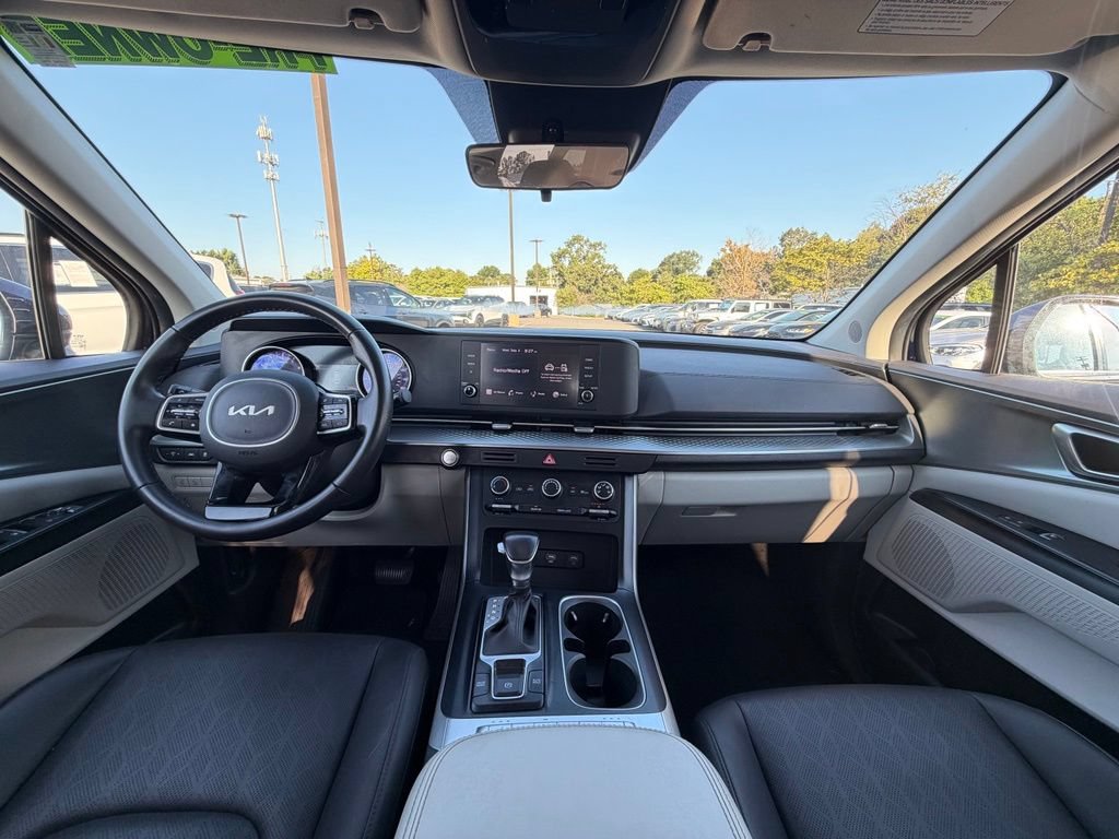 Certified 2024 Kia Carnival LX FWD image 33