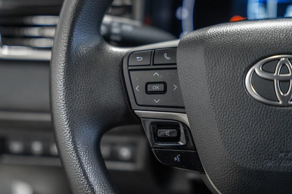 Used 2025 Toyota Camry LE image 28