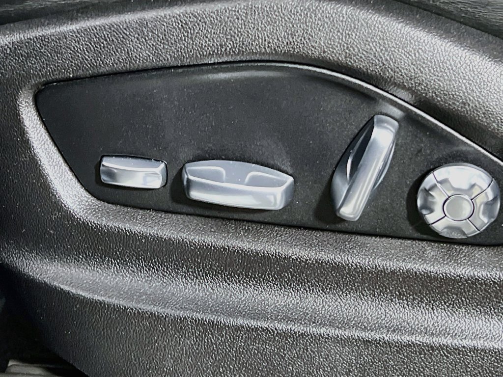 Used 2021 Porsche Cayenne AWD/4WD image 13