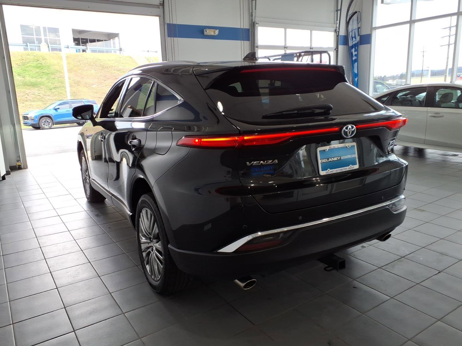 Used 2021 Toyota Venza XLE w/ Softex Package image 7