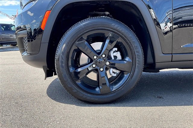 New 2025 Jeep Grand Cherokee L Altitude image 12