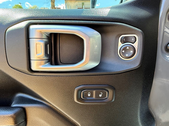 Used 2022 Jeep Gladiator Sport AWD/4WD image 13
