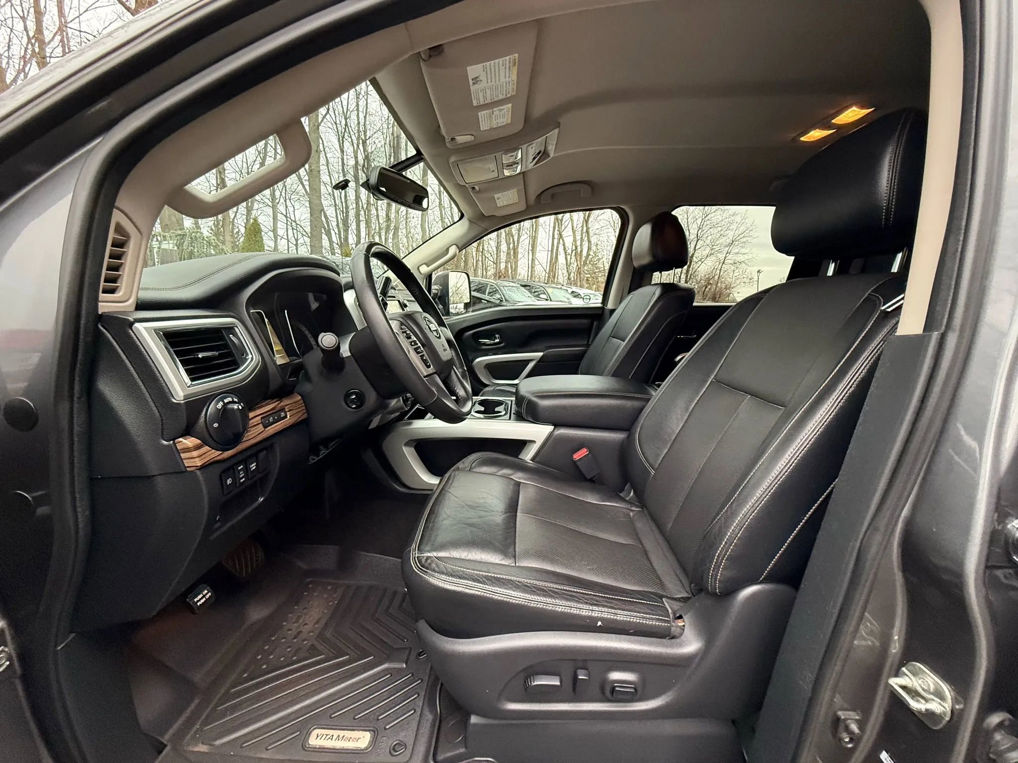 Used 2017 Nissan Titan SL image 11